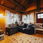 Arctic Fishermans Lodge- Sauna Included * Moskenes