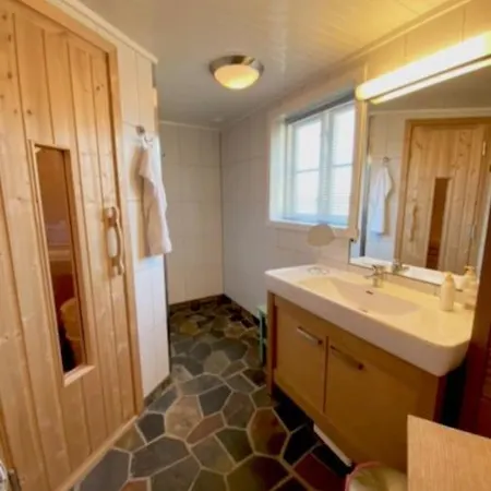 Arctic Fishermans Lodge- Sauna Included Semesterbostad Moskenes