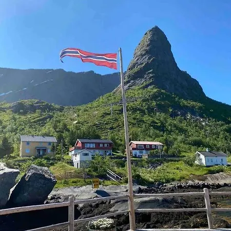 Arctic Fishermans Lodge- Sauna Included Moskenes