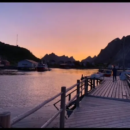 Semesterbostad Arctic Fishermans Lodge- Sauna Included *