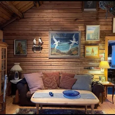 Arctic Fishermans Lodge- Sauna Included