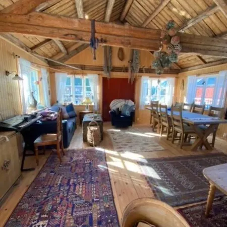 Arctic Fishermans Lodge- Sauna Included * Moskenes