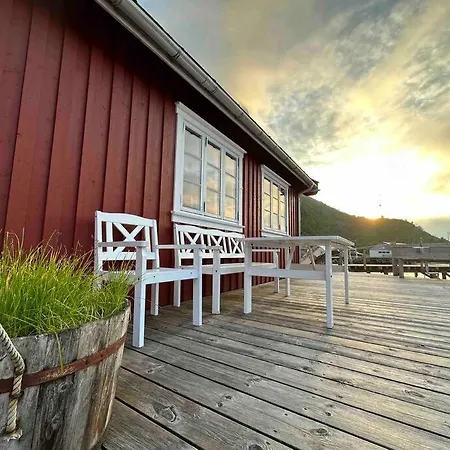 Arctic Fishermans Lodge- Sauna Included *