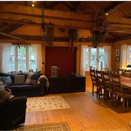 Arctic Fishermans Lodge- Sauna Included Semesterbostad *