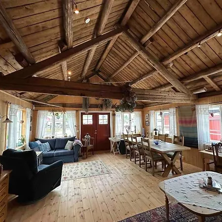 Arctic Fishermans Lodge- Sauna Included * Moskenes