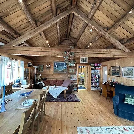 Semesterbostad Arctic Fishermans Lodge- Sauna Included