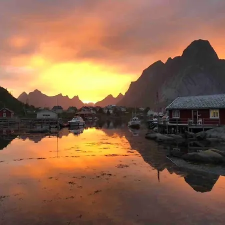 Arctic Fishermans Lodge- Sauna Included Holiday home Moskenes