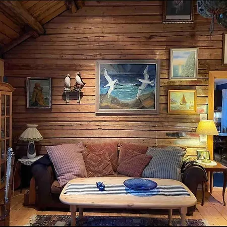 Semesterbostad Arctic Fishermans Lodge- Sauna Included