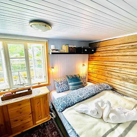 Arctic Fishermans Lodge- Sauna Included Semesterbostad Moskenes
