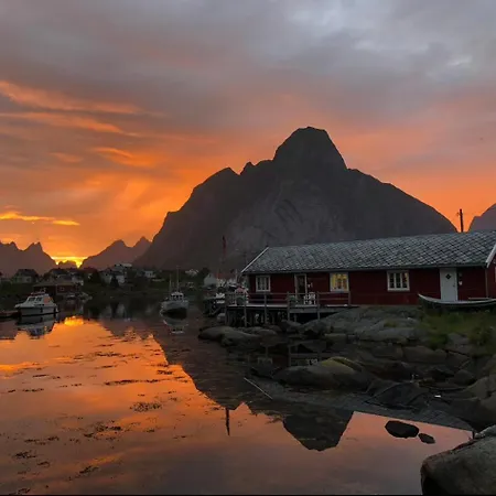 Arctic Fishermans Lodge- Sauna Included