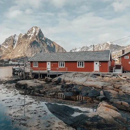 Arctic Fishermans Lodge- Sauna Included Feriehus