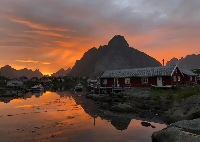 Arctic Fishermans Lodge- Sauna Included