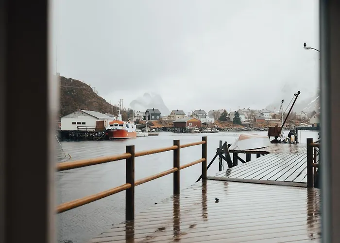 Arctic Fishermans Lodge- Sauna Included *