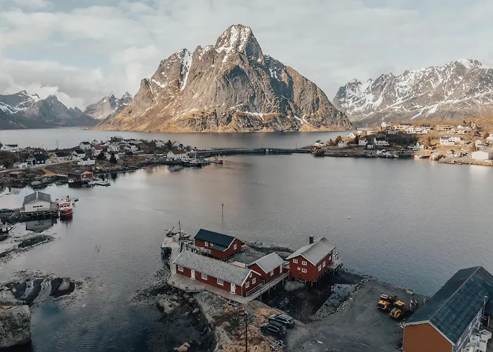 Arctic Fishermans Lodge- Sauna Included *