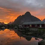 Arctic Fishermans Lodge- Sauna Included