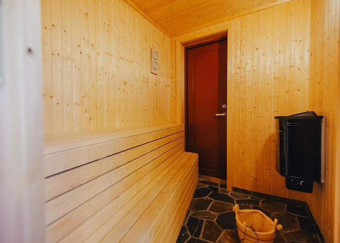 בית נופש Arctic Fishermans Lodge- Sauna Included מוסקנס